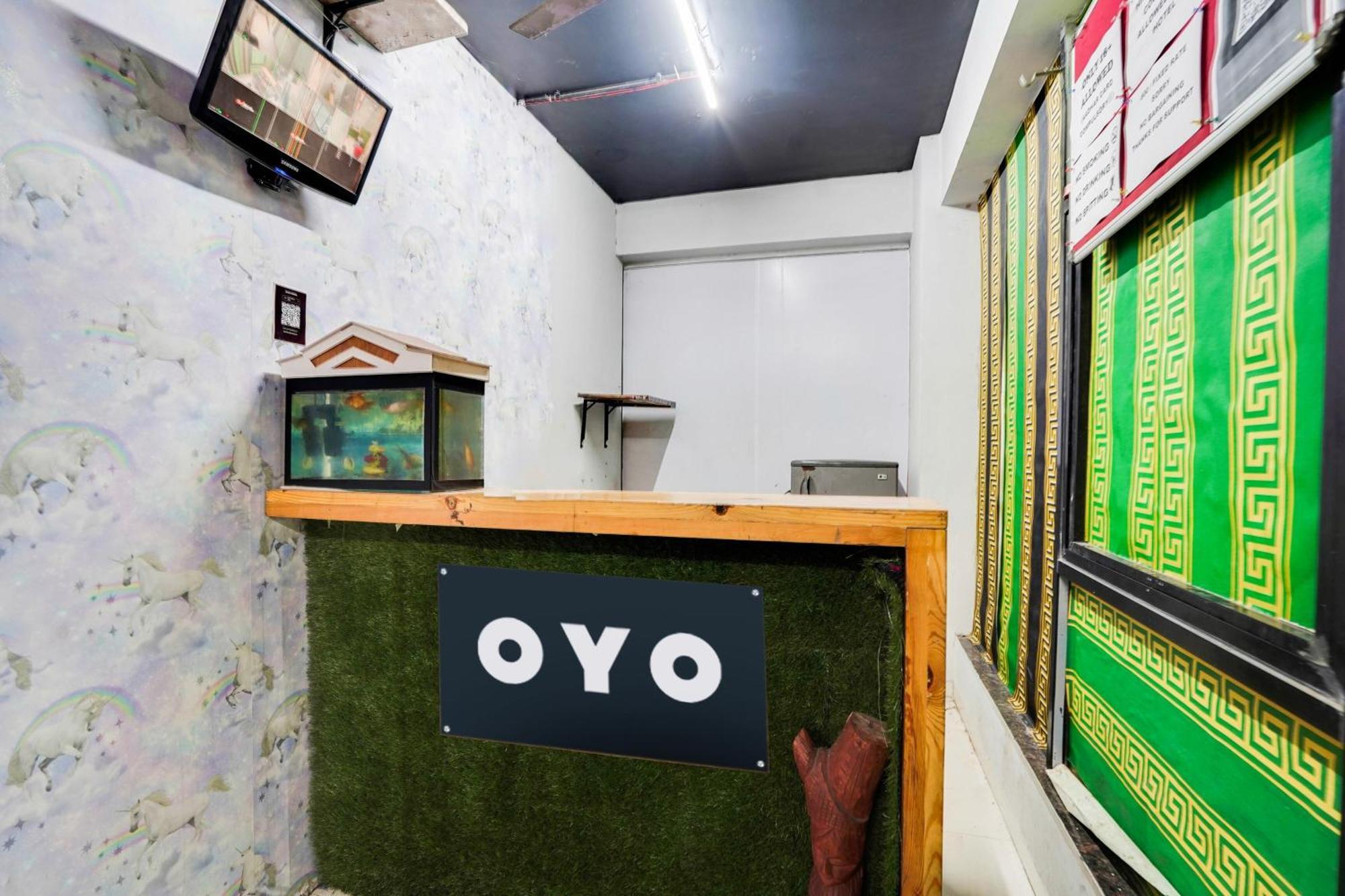Hotel O Day Night Rooms スーラト エクステリア 写真
