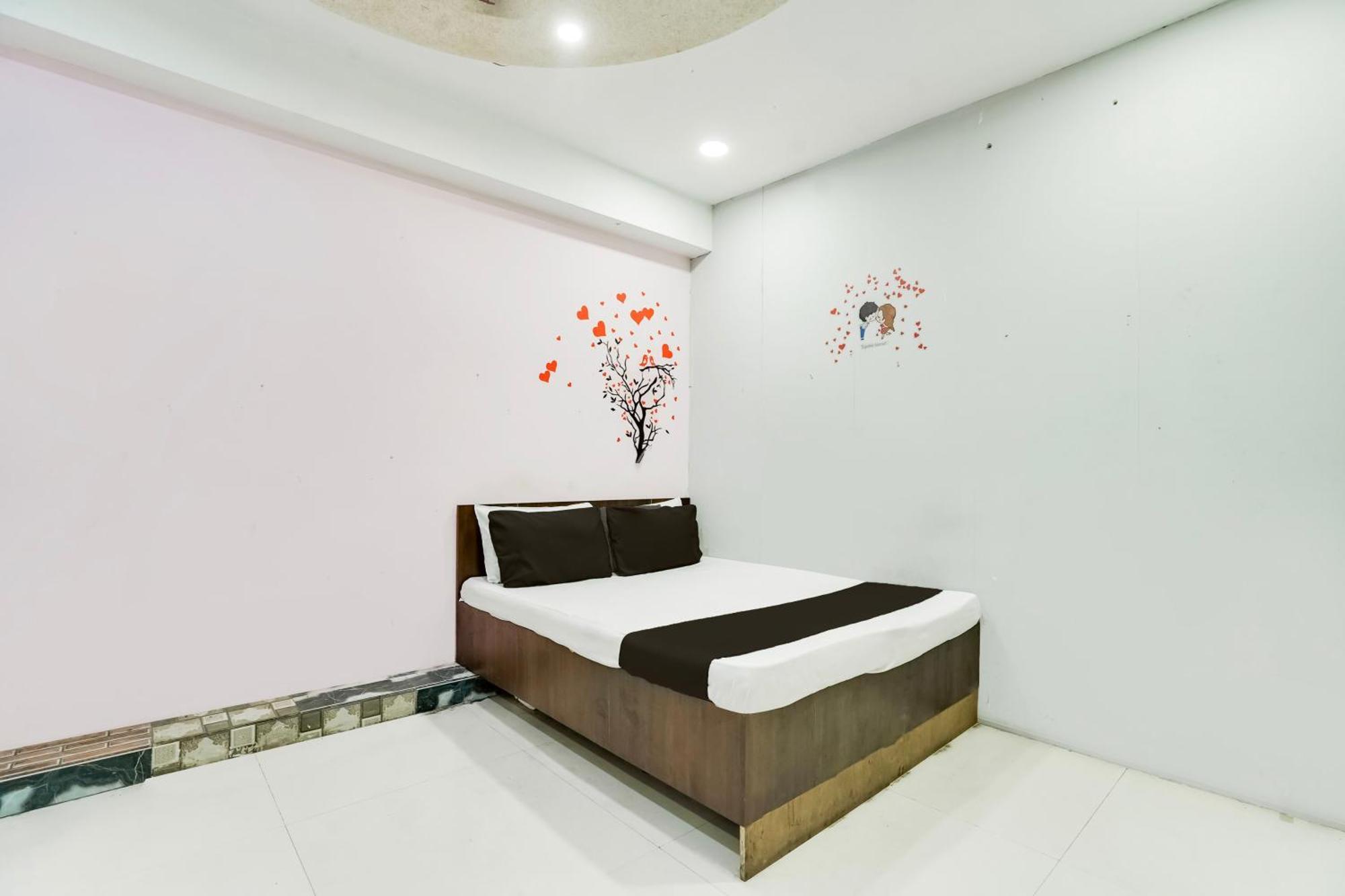 Hotel O Day Night Rooms スーラト エクステリア 写真