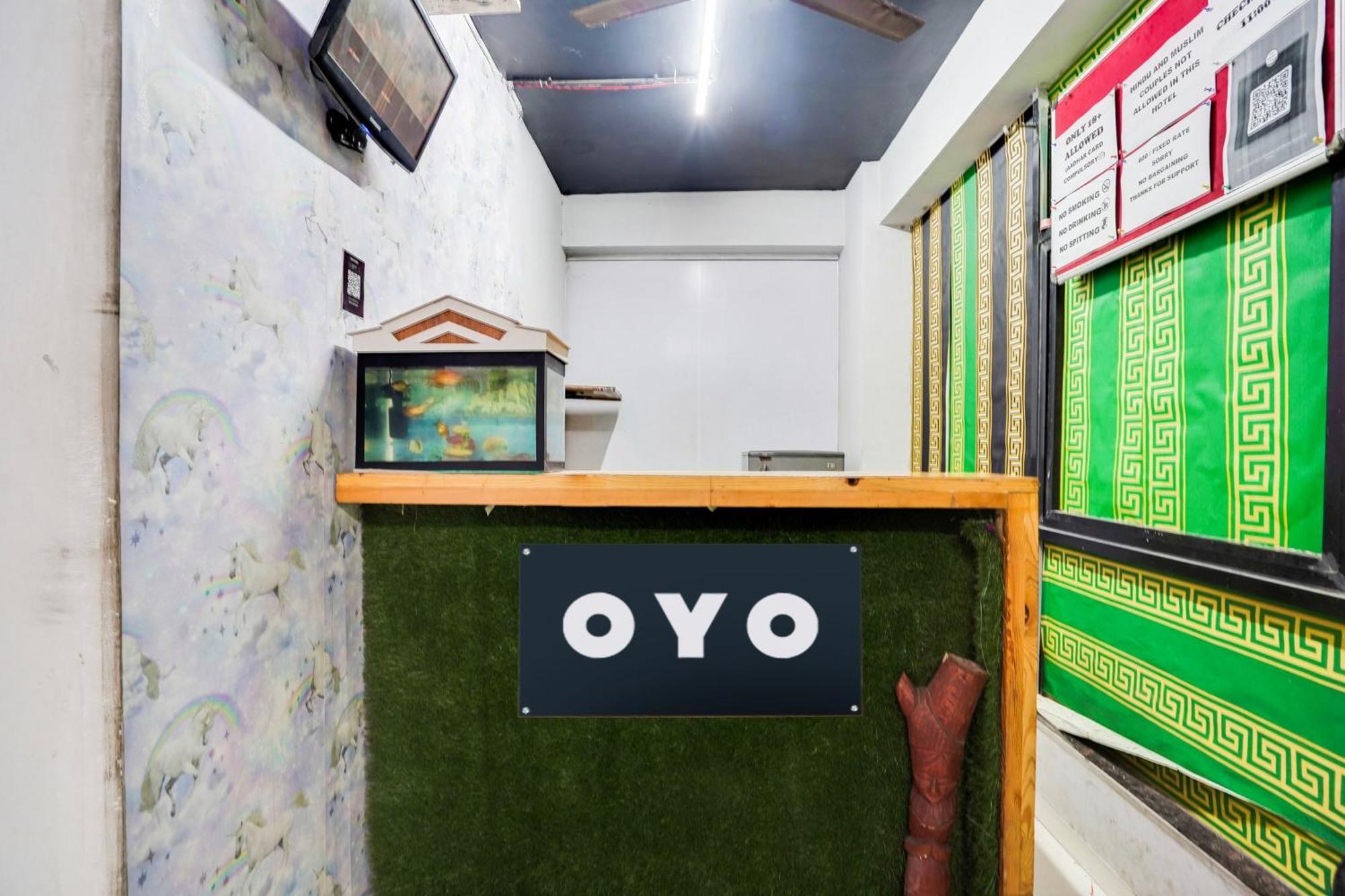 Hotel O Day Night Rooms スーラト エクステリア 写真