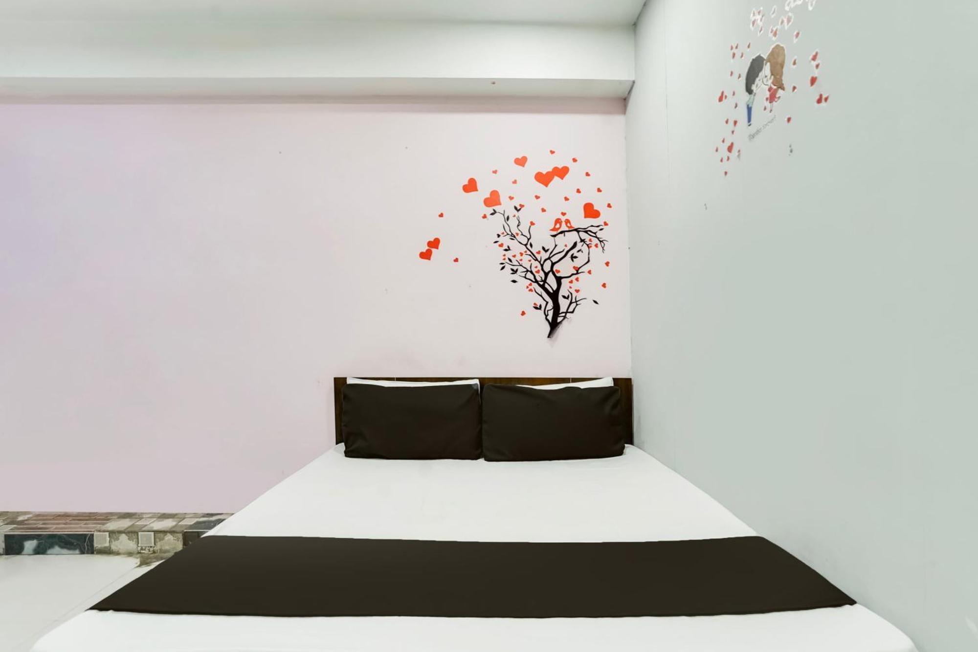 Hotel O Day Night Rooms スーラト エクステリア 写真