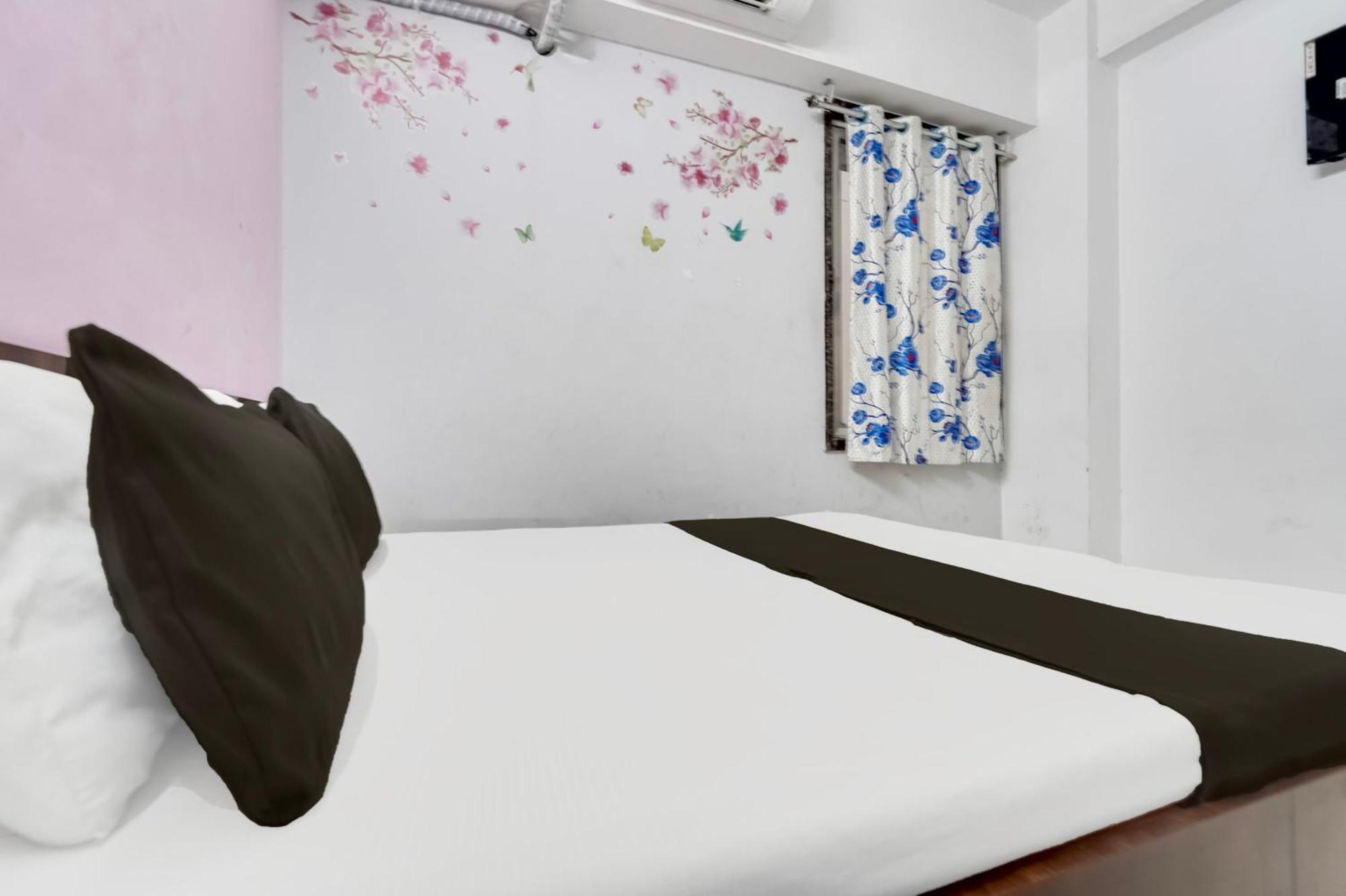 Hotel O Day Night Rooms スーラト エクステリア 写真
